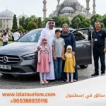 سيارة صغيرة مع سائق في اسطنبول